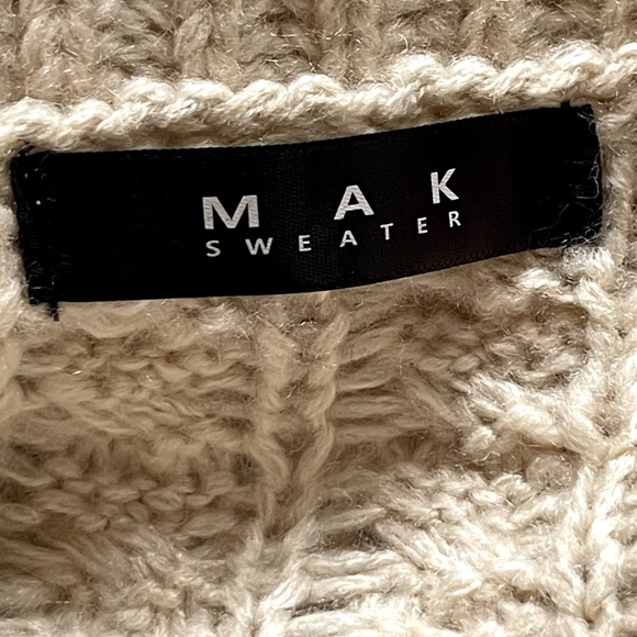 MAK Sweater Cardigan With Tie - Picture 3 of 4